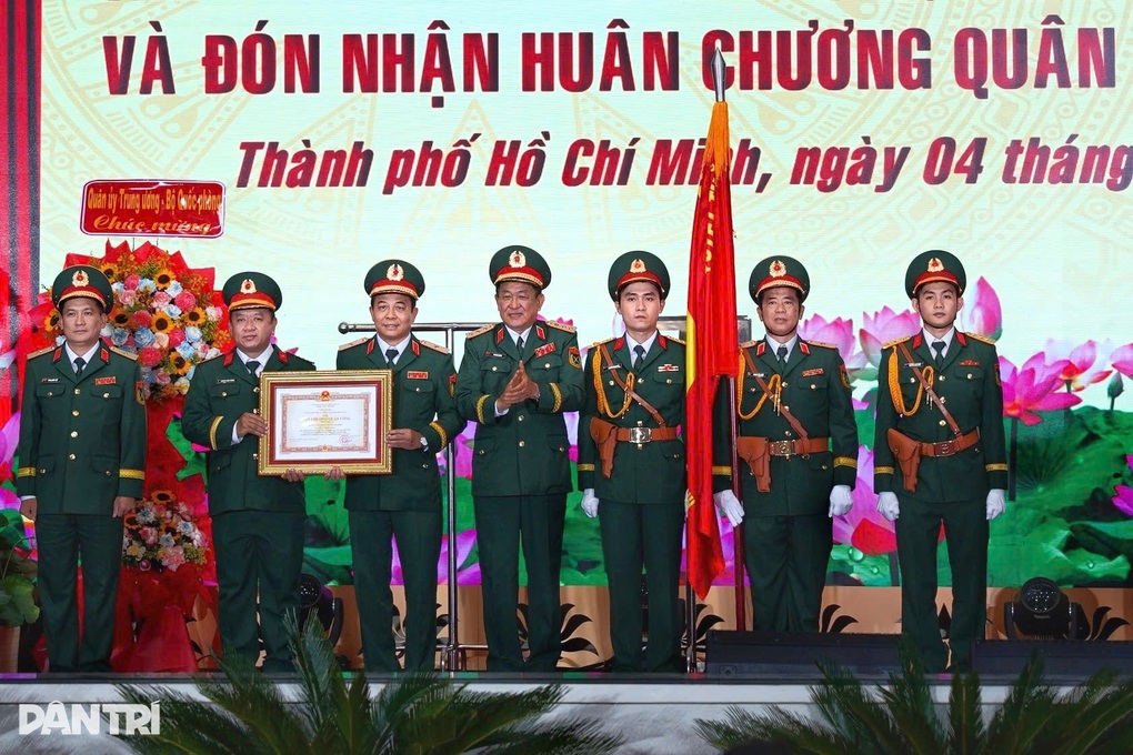 Lực lượng vũ trang TPHCM đón nhận Huân chương Quân công hạng Ba - 1 Lực lượng vũ trang TPHCM đón nhận Huân chương Quân công hạng Ba - 1