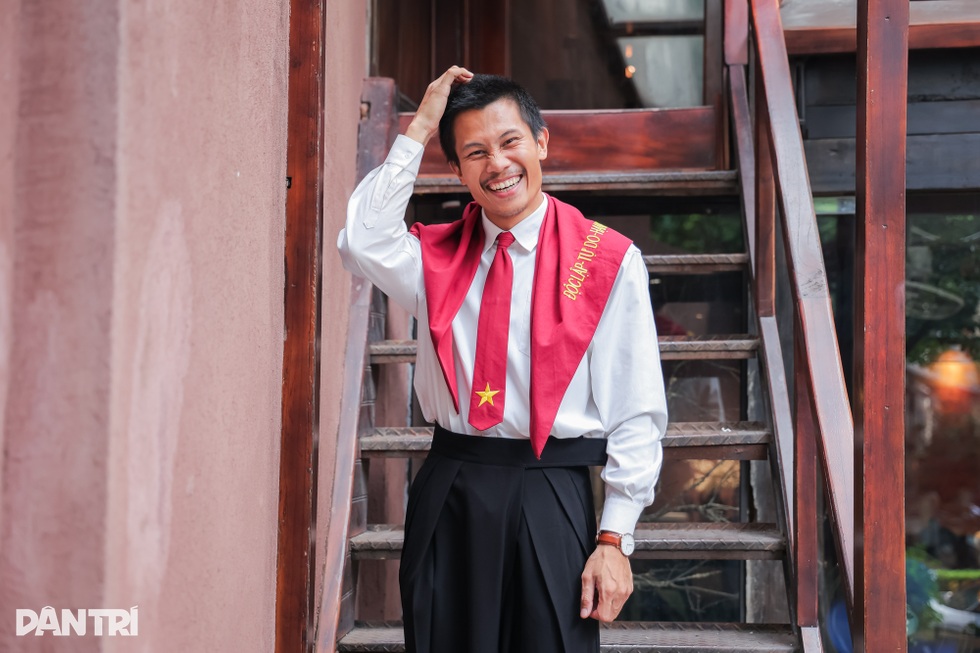 Anh Tạ “Mưa đỏ” từng muốn đổi nghề diễn sang kinh doanh vì kinh tế khó khăn - 5 Anh Tạ “Mưa đỏ” từng muốn đổi nghề diễn sang kinh doanh vì kinh tế khó khăn - 5