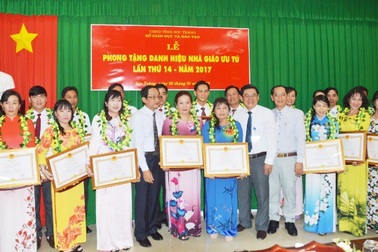 Sóc Trăng trao danh hiệu Nhà giáo ưu tú cho 30 cá nhân