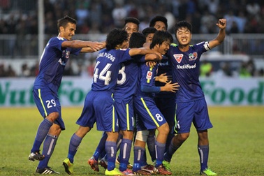 Vòng 2 V-League 2015: “Nóng” ở Long An và Chi Lăng