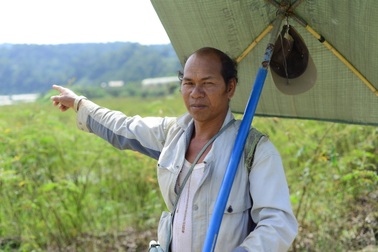 Nỗi ám ảnh của người dân sống cạnh cánh đồng "tử thần" ở Pró