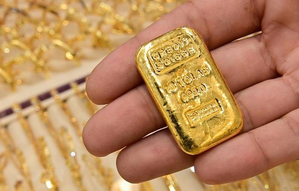 Giá vàng bốc hơi 100 USD/ounce sau quyết định của Fed - 1