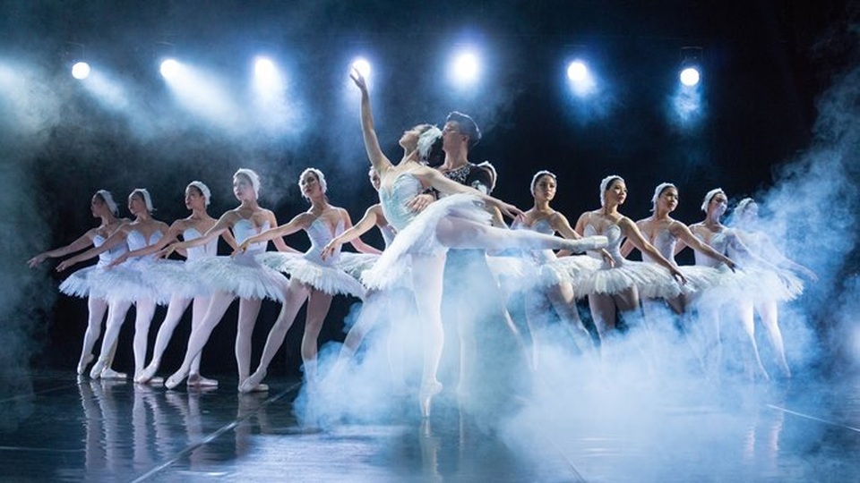 Các nhà hát sẽ kiếm nguồn thu từ đâu khi triển khai nhà hát online? - 1