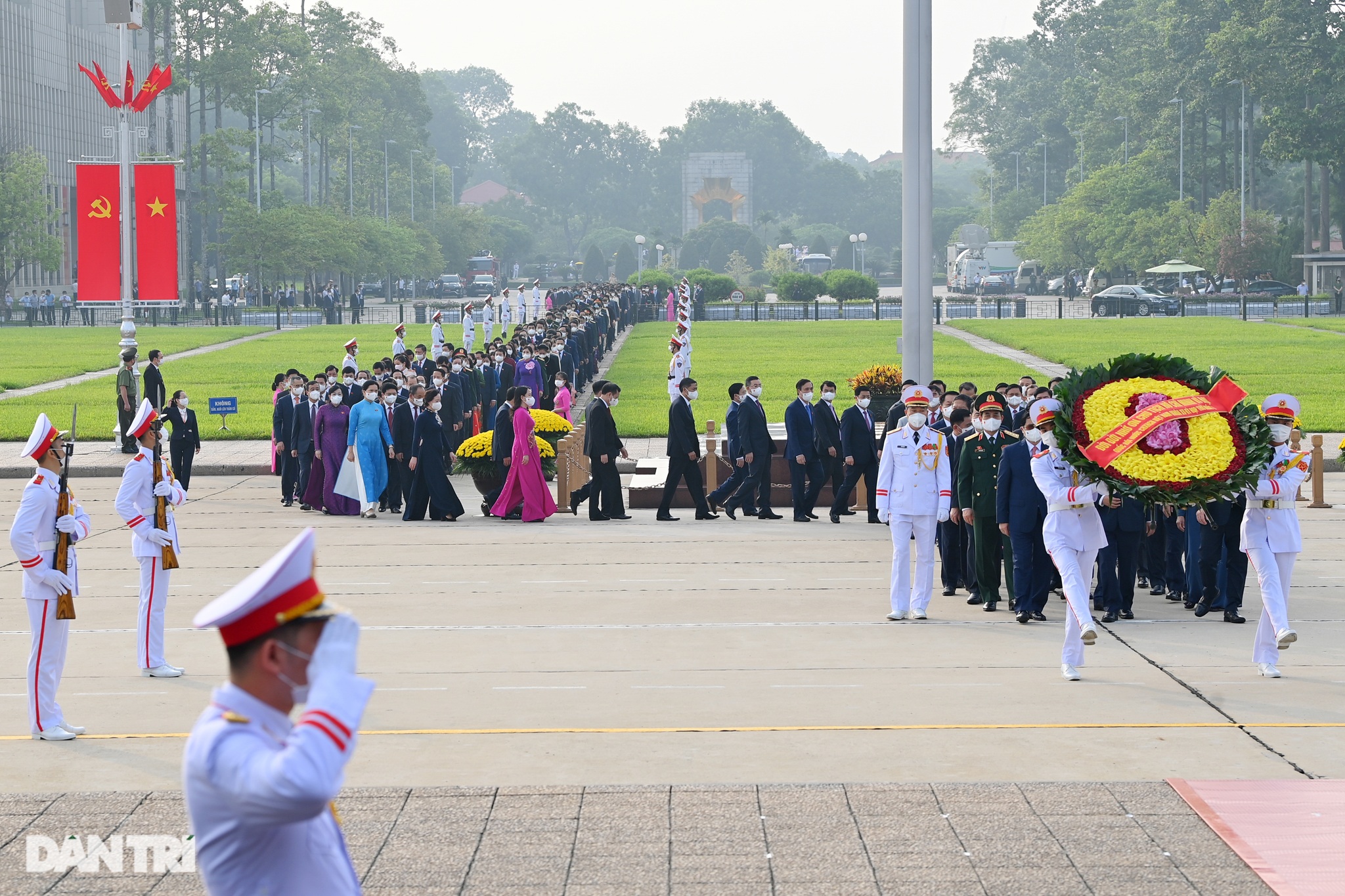 Đại biểu Quốc hội khóa XV vào Lăng viếng Chủ tịch Hồ Chí Minh - 1 Đại biểu Quốc hội khóa XV vào Lăng viếng Chủ tịch Hồ Chí Minh - 1
