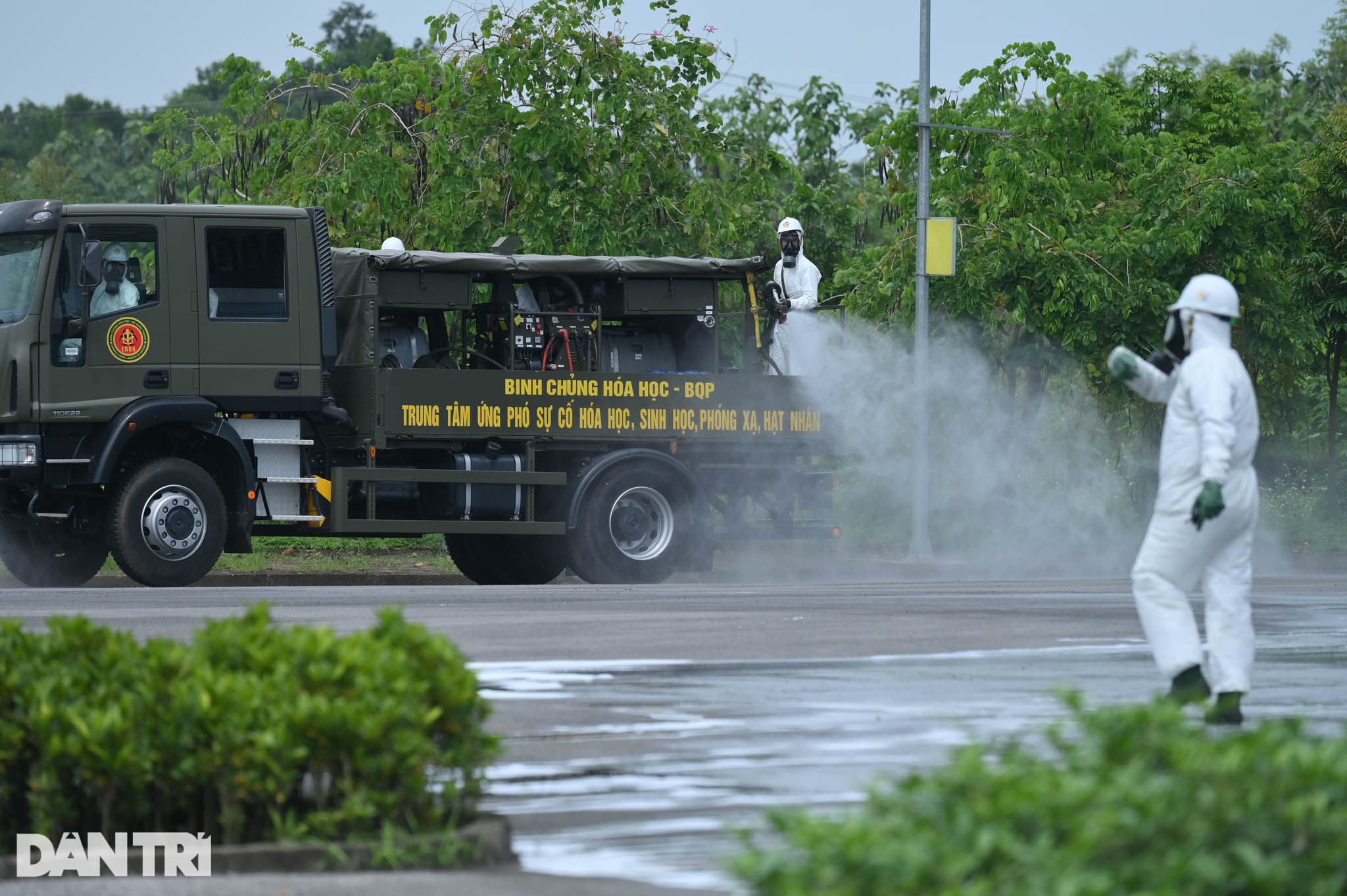 Binh chủng Hóa học tiêu tẩy khử trùng toàn bộ Bệnh viện Bệnh Nhiệt đới TW 2 - 9 Binh chủng Hóa học tiêu tẩy khử trùng toàn bộ Bệnh viện Bệnh Nhiệt đới TW 2 - 9