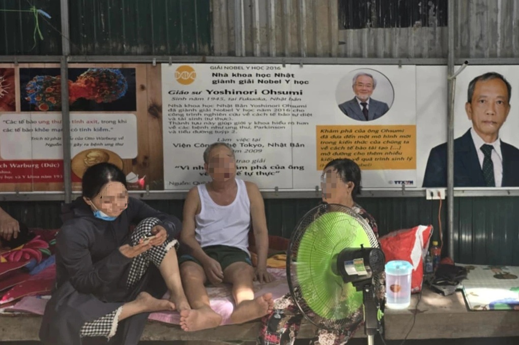 Chủ cơ sở chữa bệnh bằng nước khóa cổng nhốt đoàn kiểm tra - 3