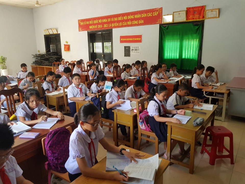 Khánh Hòa: Học sinh phải học nhờ Nhà văn hóa vì thiếu phòng học - 2 Khánh Hòa: Học sinh phải học nhờ Nhà văn hóa vì thiếu phòng học - 2