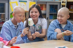 Kiệt quệ vì chữa ung thư, cậu bé vẫn ôm ước mơ được quay lại trường học