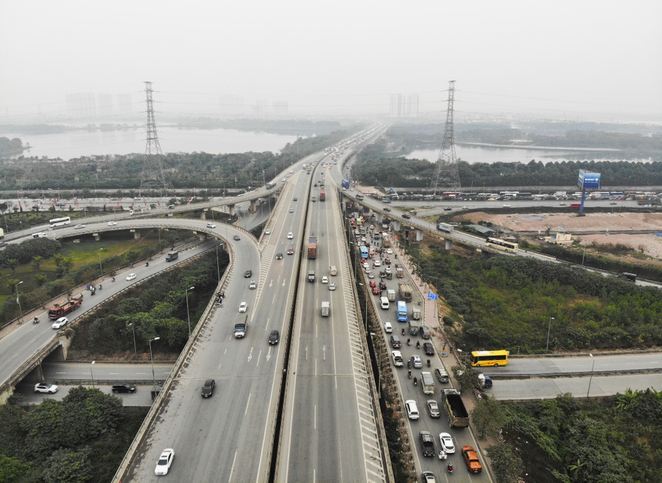 Hà Nội: Bến xe vắng lạ thường chiều cuối năm - 1