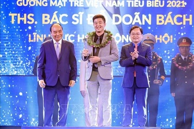 Chủ tịch nước trao Giải thưởng "Gương mặt trẻ Việt Nam tiêu biểu năm 2021"