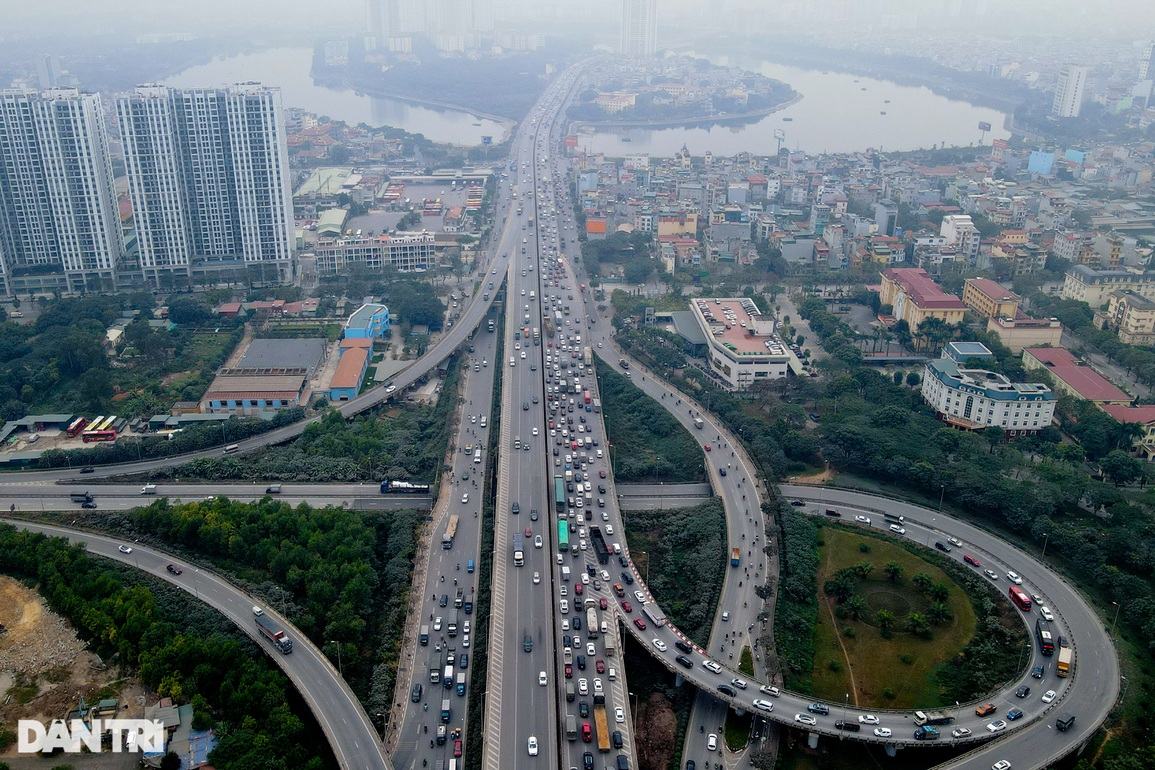 Đường vành đai 3 ùn tắc khi người dân đổ về Hà Nội trong ngày cuối nghỉ Tết - 1 Đường vành đai 3 ùn tắc khi người dân đổ về Hà Nội trong ngày cuối nghỉ Tết - 1