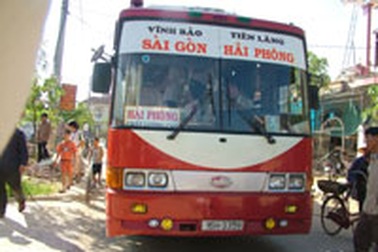 Nhà xe giở trò bỉ ổi, bị người thân hành khách truy đuổi