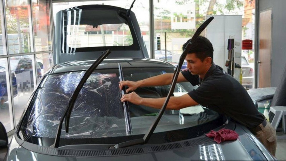 Lệnh cách ly xã hội gây khó cho nghề dán kính ô tô ở Malaysia - 1 Lệnh cách ly xã hội gây khó cho nghề dán kính ô tô ở Malaysia - 1