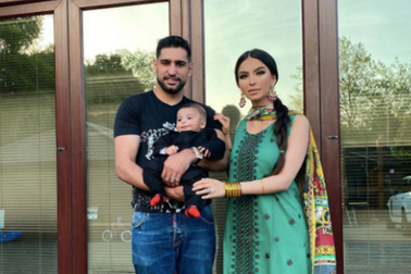 Amir Khan gây sốc khi tặng con trai một tuổi đồng hồ gần 1 tỷ đồng