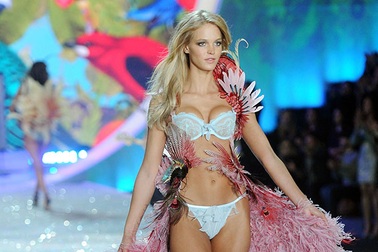 Những ngôi sao “tuột dốc không phanh”