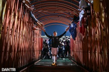 Quang Hải mắt đỏ hoe, ngậm ngùi nhìn khán giả trong ngày chia tay V-League