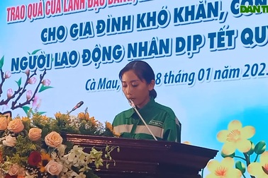 Người lao động Cà Mau chia sẻ nhận quà Tết