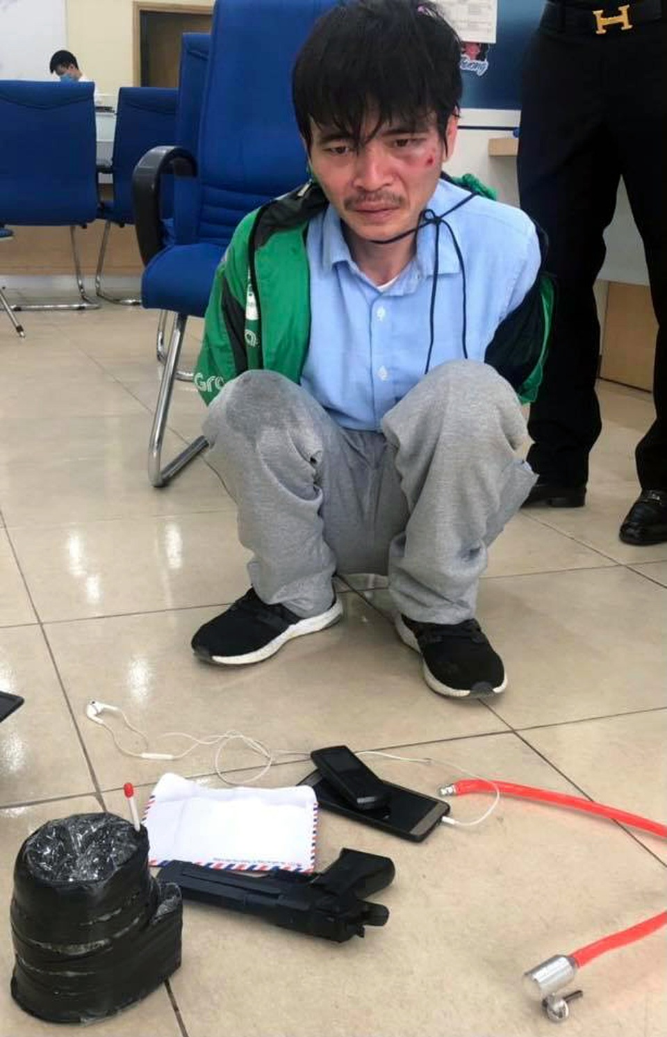Nghi phạm cướp ngân hàng BIDV ở Hà Nội khai lý do bất ngờ - 1 Nghi phạm cướp ngân hàng BIDV ở Hà Nội khai lý do bất ngờ - 1