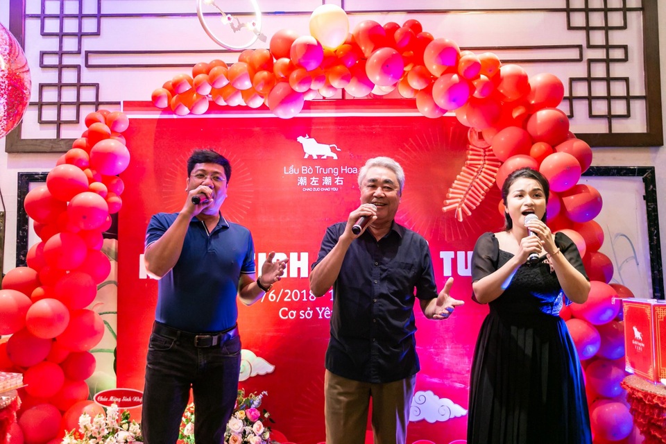Tưng bừng sinh nhật Lẩu Bò Trung Hoa 2 tuổi: Rộn rã niềm vui, ngập tràn hạnh phúc - 3 Tưng bừng sinh nhật Lẩu Bò Trung Hoa 2 tuổi: Rộn rã niềm vui, ngập tràn hạnh phúc - 3