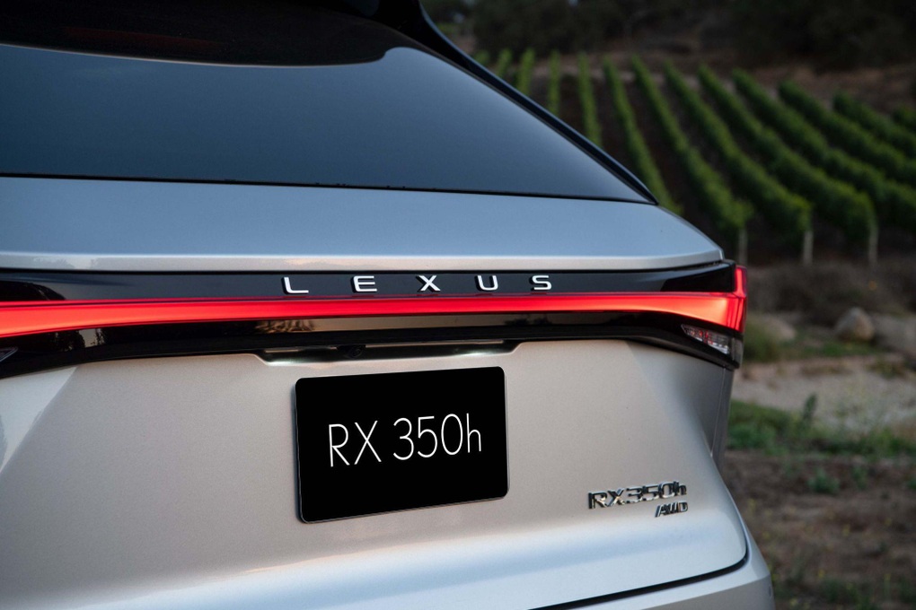 Lexus RX 350h Premium - xe hybrid dễ tiếp cận trong phân khúc SUV cỡ trung - 4 Lexus RX 350h Premium - xe hybrid dễ tiếp cận trong phân khúc SUV cỡ trung - 4