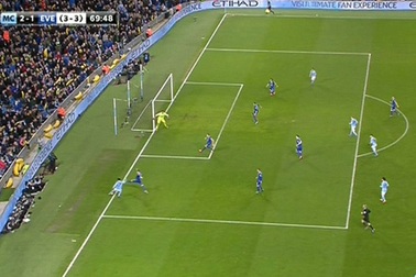 Man City vào chung kết nhờ Capital One Cup… trọng tài