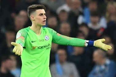 Công khai chống lệnh HLV, thủ môn Chelsea lĩnh án phạt