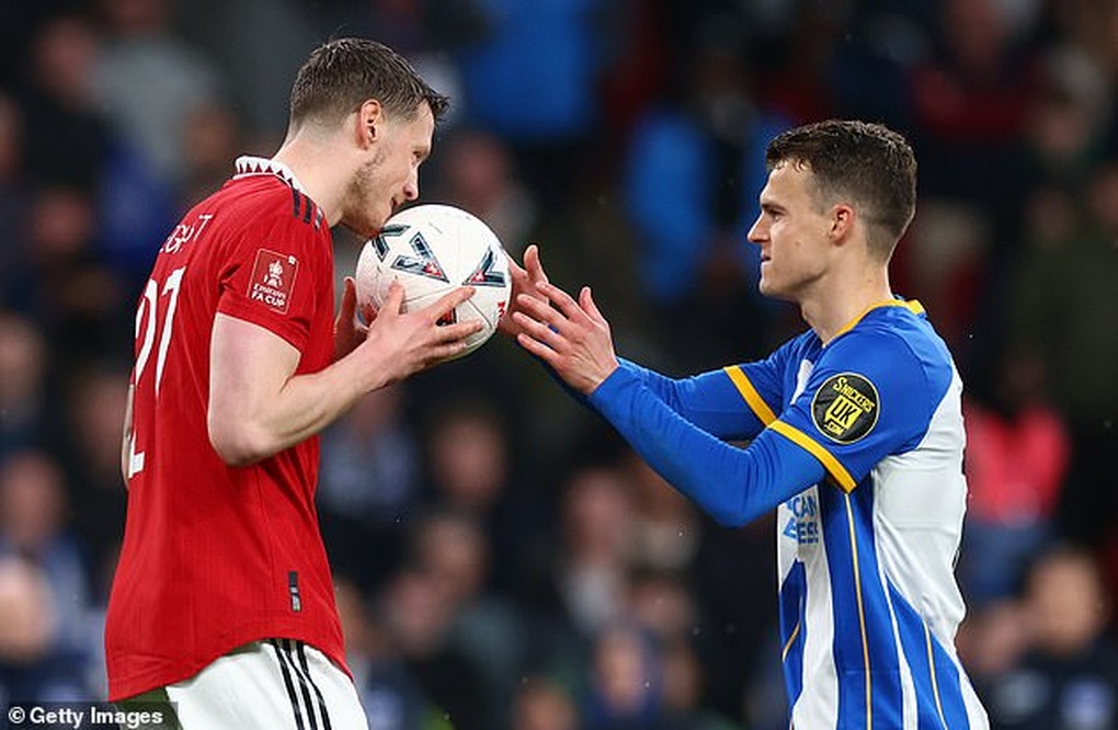 Sao Man Utd chơi tiểu xảo, yểm bùa khiến đối thủ đá hỏng phạt đền - 1 Sao Man Utd chơi tiểu xảo, yểm bùa khiến đối thủ đá hỏng phạt đền - 1