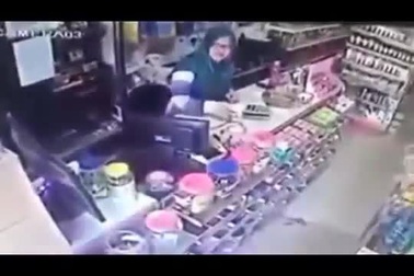 Cô gái vác kiếm Samurai chém nhau với cướp