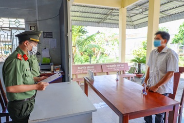 Đăng tin sai sự thật lên TiKToK thu hút người xem để bán hàng