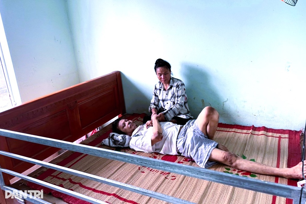 Số phận khốn khổ của người phụ nữ và bé trai bị bỏ rơi ở bìa rừng - 5 Số phận khốn khổ của người phụ nữ và bé trai bị bỏ rơi ở bìa rừng - 5