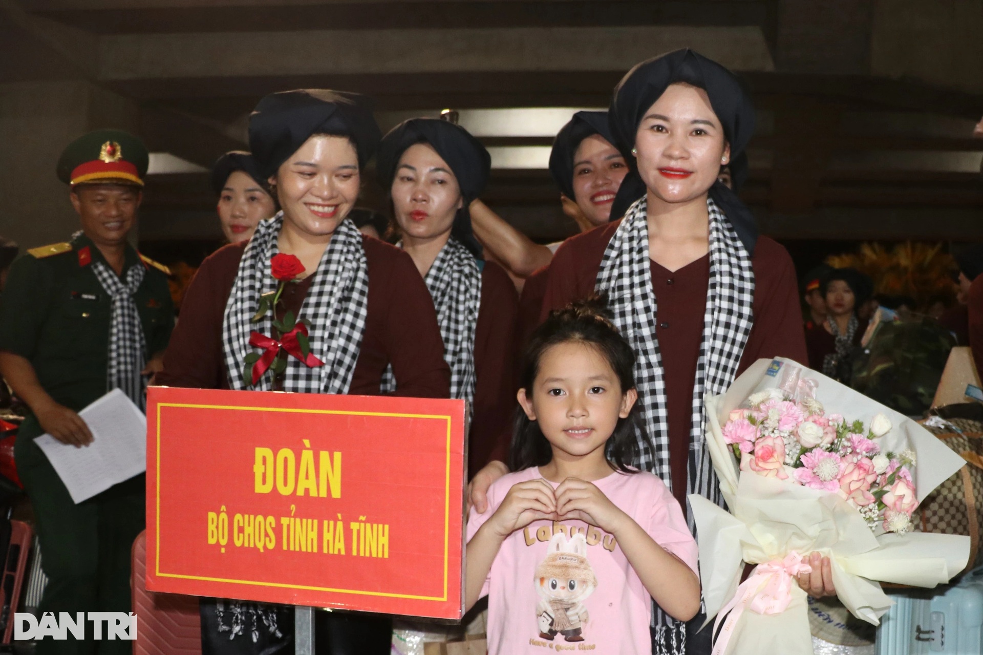 Nữ dân quân xứ Nghệ chia sẻ đặc sản miền Nam khi trở về từ lễ diễu binh - 8 Nữ dân quân xứ Nghệ chia sẻ đặc sản miền Nam khi trở về từ lễ diễu binh - 8