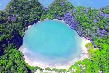 Chiêm ngưỡng đảo Mắt Rồng – con mắt huyền bí trên vịnh Hạ Long