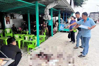 Nhân viên soát vé phà bị khách chém trọng thương