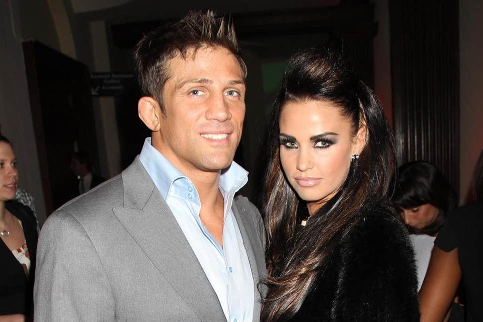 Người mẫu ngực khủng Katie Price đính hôn lần thứ 8 - 6 Người mẫu ngực khủng Katie Price đính hôn lần thứ 8 - 6
