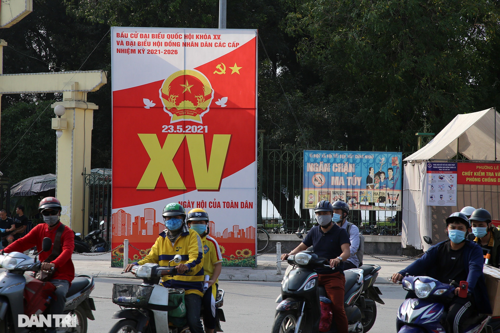 Hà Nội trang trí đường phố chào mừng cuộc bầu cử Đại biểu Quốc hội khóa XV - 12 Hà Nội trang trí đường phố chào mừng cuộc bầu cử Đại biểu Quốc hội khóa XV - 12