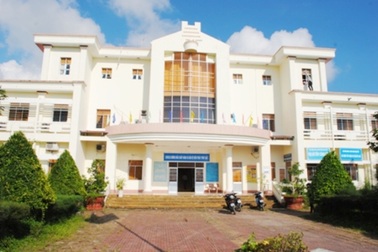 Phó văn phòng huyện "ém" hơn 800 triệu mua xe biếu sếp: Khiển trách (?!)