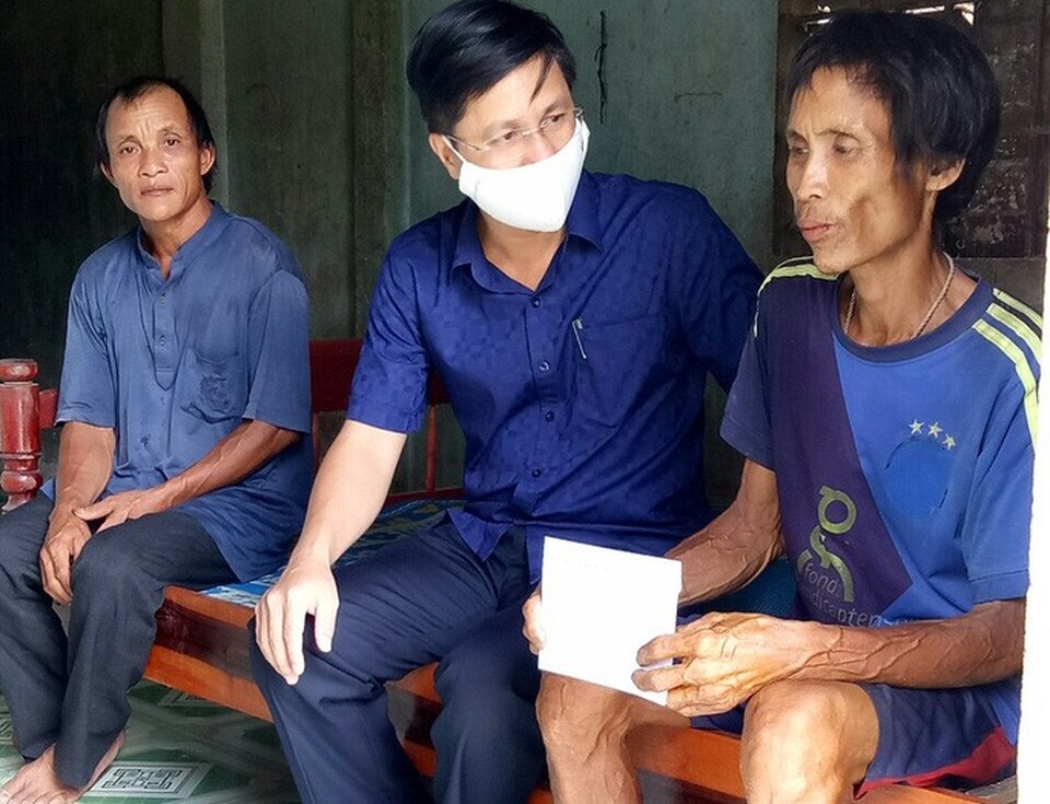 Người rừng Hồ Văn Lang suy kiệt vì bị ung thư giai đoạn cuối - 2 Người rừng Hồ Văn Lang suy kiệt vì bị ung thư giai đoạn cuối - 2