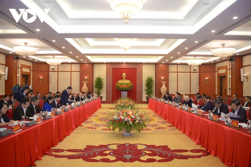 Tổng Bí thư chủ trì cuộc họp của Bộ Chính trị với lãnh đạo TPHCM - 2 Tổng Bí thư chủ trì cuộc họp của Bộ Chính trị với lãnh đạo TPHCM - 2