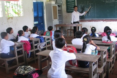 “Thưởng Tết” giáo viên bằng… gói bột ngọt 