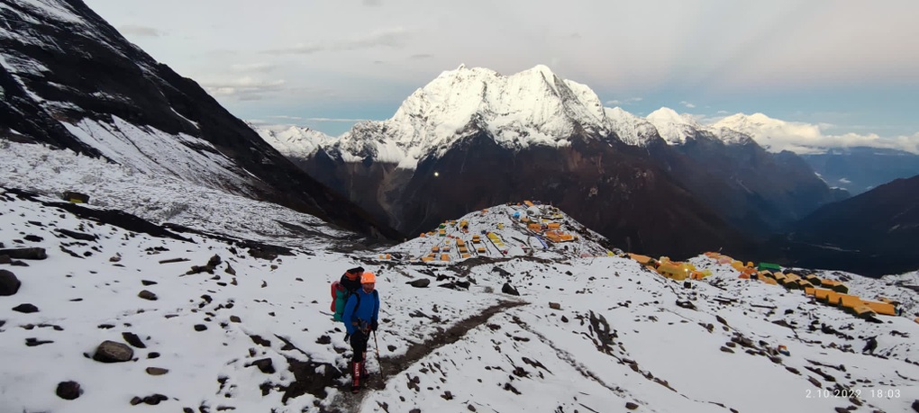 Bác sĩ Việt kể khoảnh khắc thoát chết khỏi trận lở tuyết kinh hoàng ở Nepal - 13 Bác sĩ Việt kể khoảnh khắc thoát chết khỏi trận lở tuyết kinh hoàng ở Nepal - 13