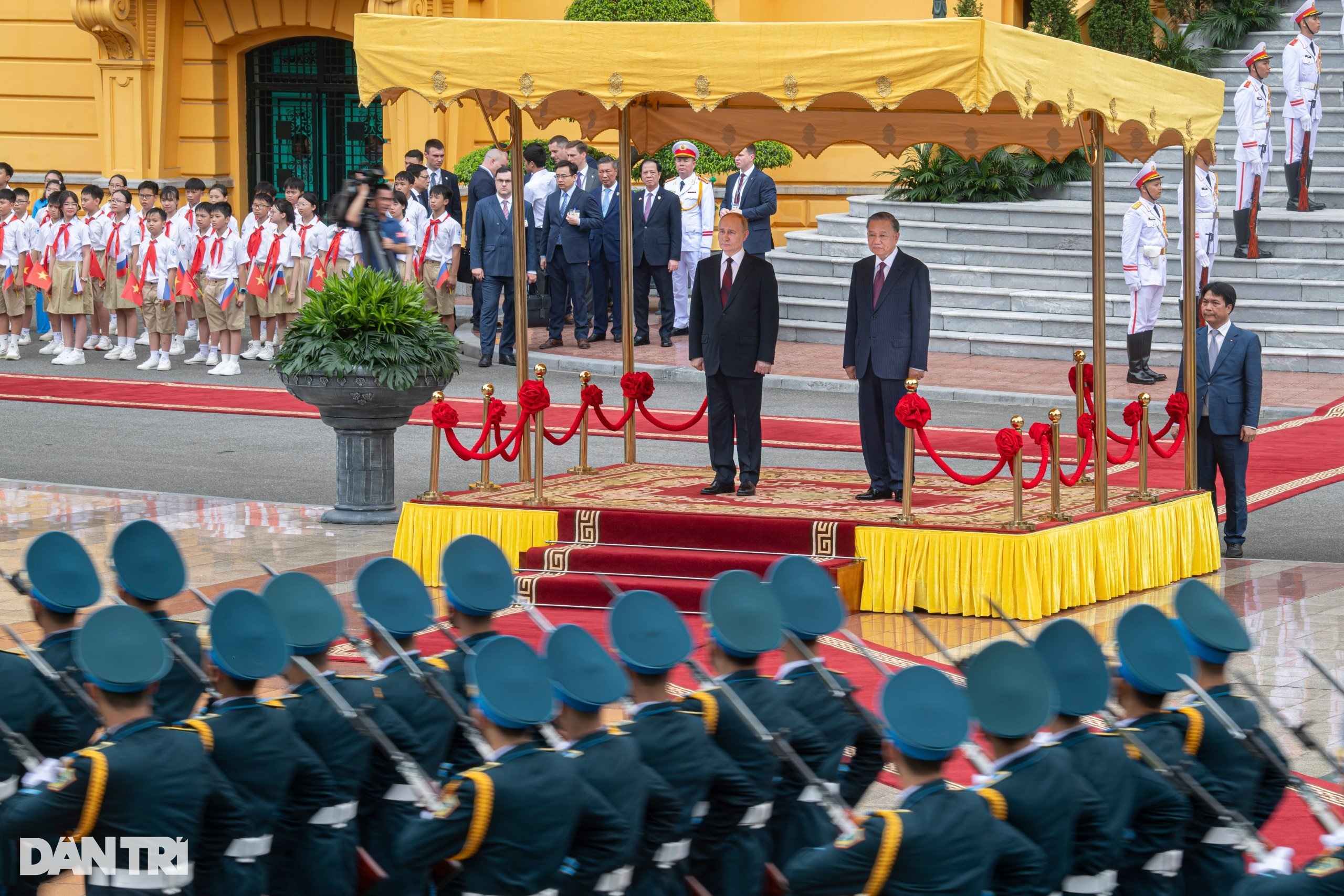 Toàn cảnh lễ đón Tổng thống Nga Putin thăm chính thức Việt Nam - 7