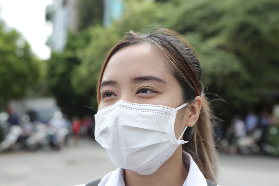 Muôn vẻ cảm xúc thí sinh sau buổi thi đầu tiên tốt nghiệp THPT - 2 Muôn vẻ cảm xúc thí sinh sau buổi thi đầu tiên tốt nghiệp THPT - 2