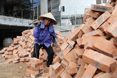 Phụ nữ cửu vạn: "Cơm nỏ có ăn nói chi hoa hòe!..."