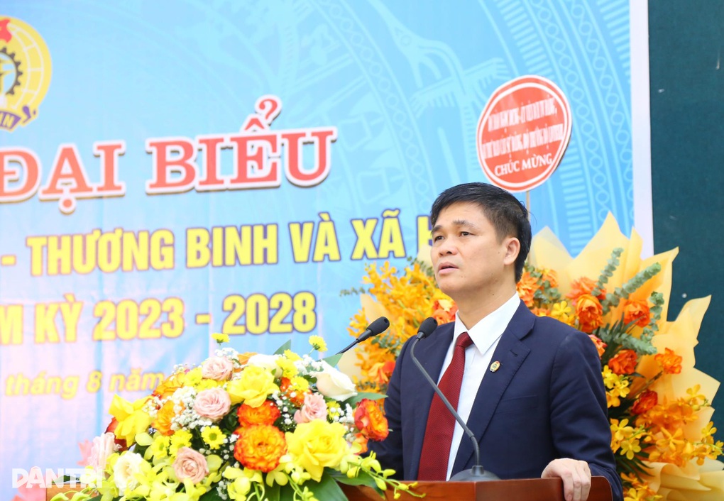 Ban chấp hành Công đoàn Bộ LĐ-TBXH khóa IX ra mắt đại hội - 4 Ban chấp hành Công đoàn Bộ LĐ-TBXH khóa IX ra mắt đại hội - 4