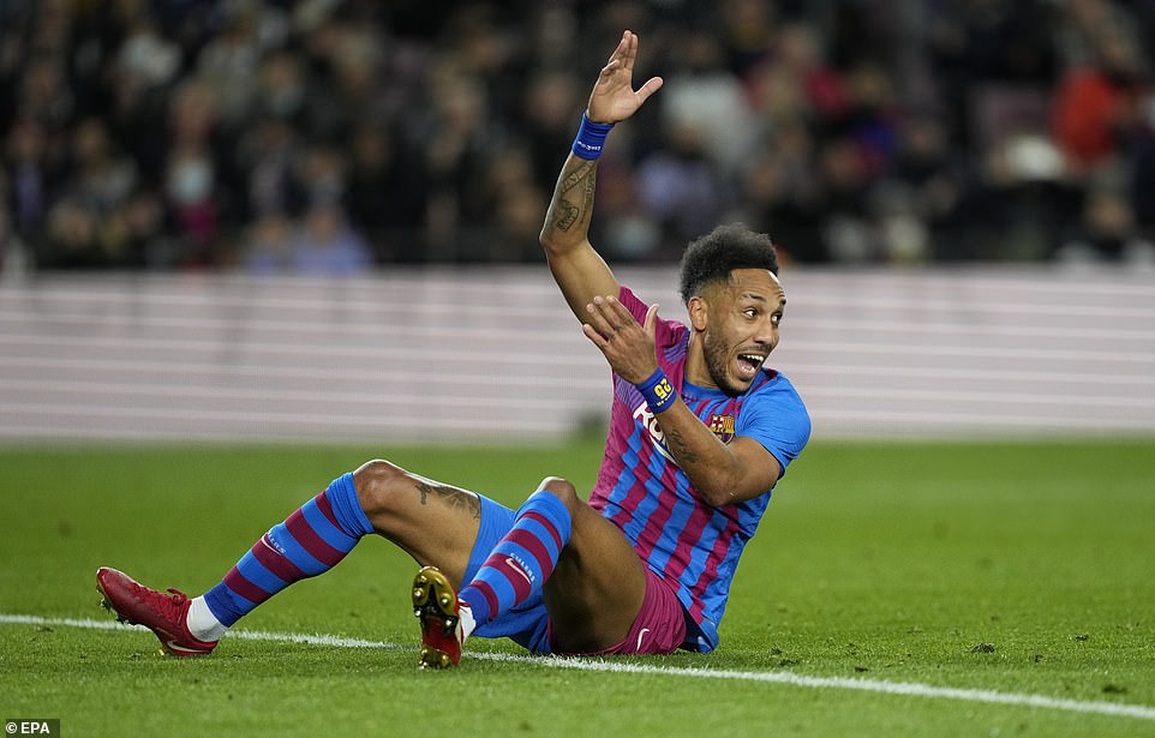 Pedri lập siêu phẩm, Barcelona hạ Sevilla và vươn lên thứ hai tại La Liga - 1 Pedri lập siêu phẩm, Barcelona hạ Sevilla và vươn lên thứ hai tại La Liga - 1