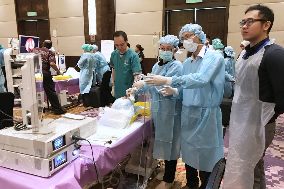 Cấp cứu trên không, “đưa viện về làng” và trăn trở của những thầy thuốc trẻ - 12