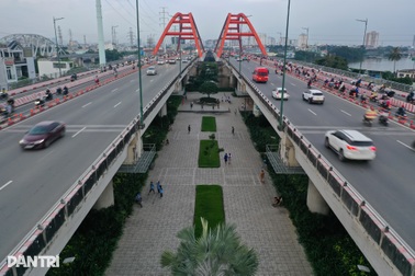 Cảnh trái ngược dưới những gầm cầu ở TPHCM