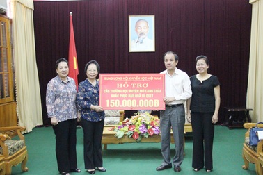 Quỹ Khuyến học Việt Nam ủng hộ 150 triệu đồng giúp đỡ các trường học ở vùng lũ Yên Bái