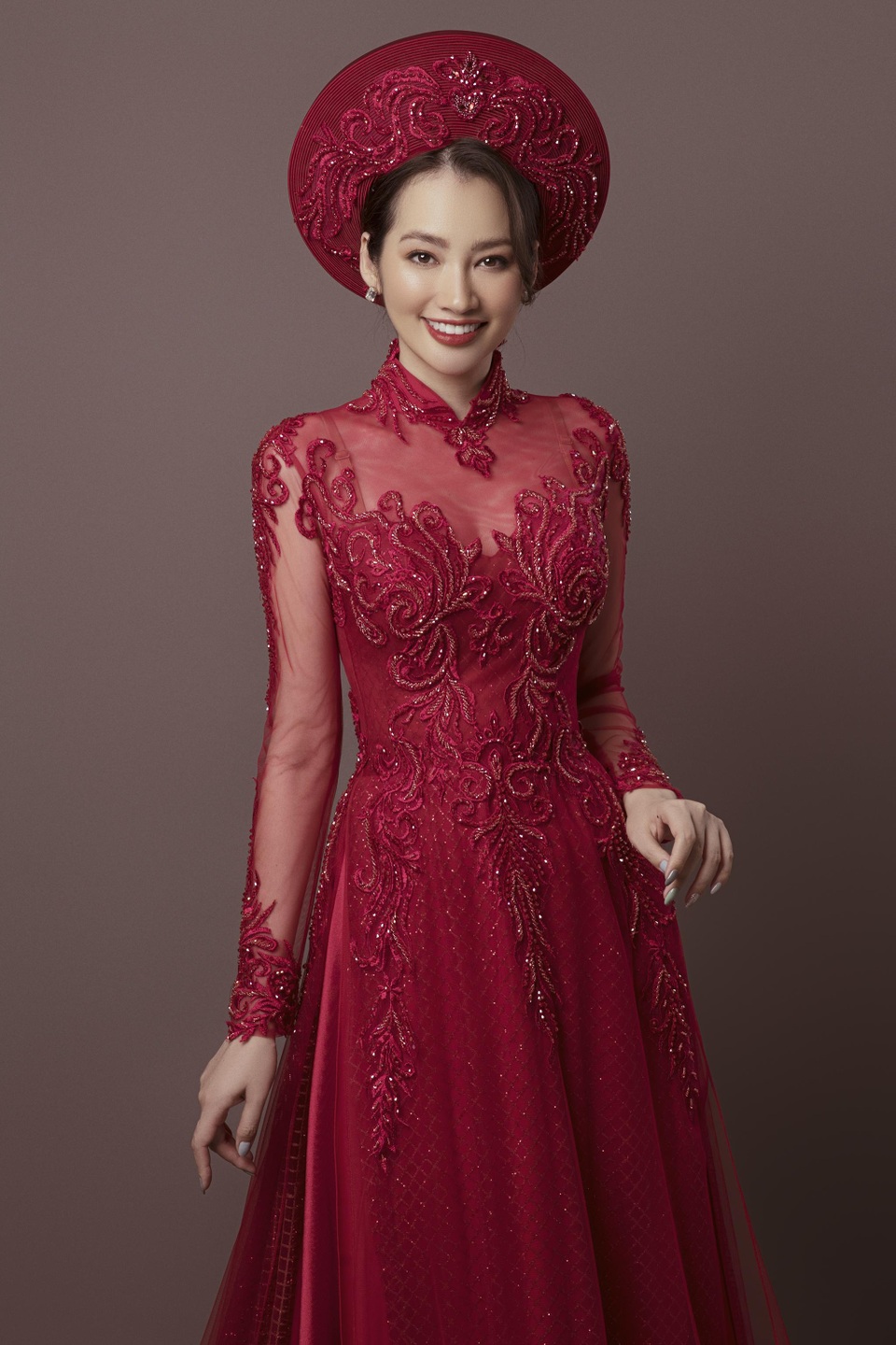 Trúc Diễm tái xuất quyến rũ với tà áo dài - 2