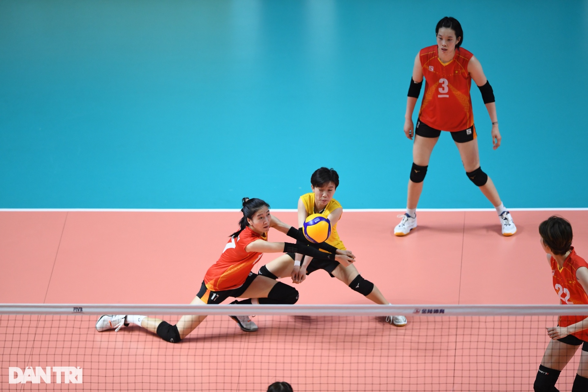 5 hiệp đấu nghẹt thở đưa Việt Nam vào chung kết bóng chuyền nữ SEA Games - 4 5 hiệp đấu nghẹt thở đưa Việt Nam vào chung kết bóng chuyền nữ SEA Games - 4